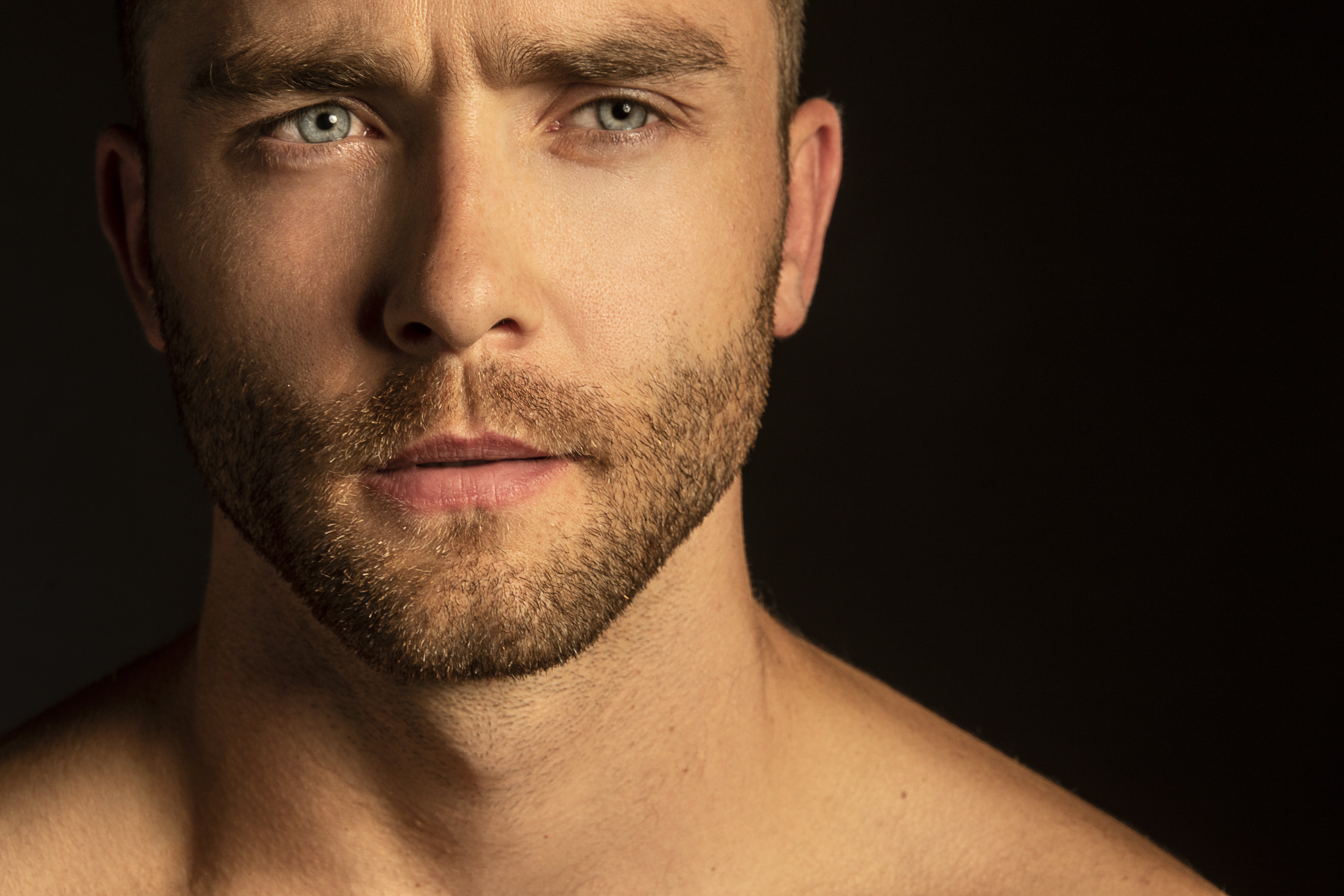 Mann mit drei Tage Bart